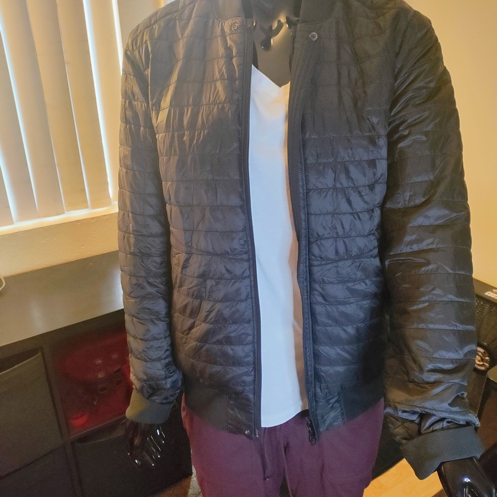 lululemon athletica Men's Black Puffer Jacket